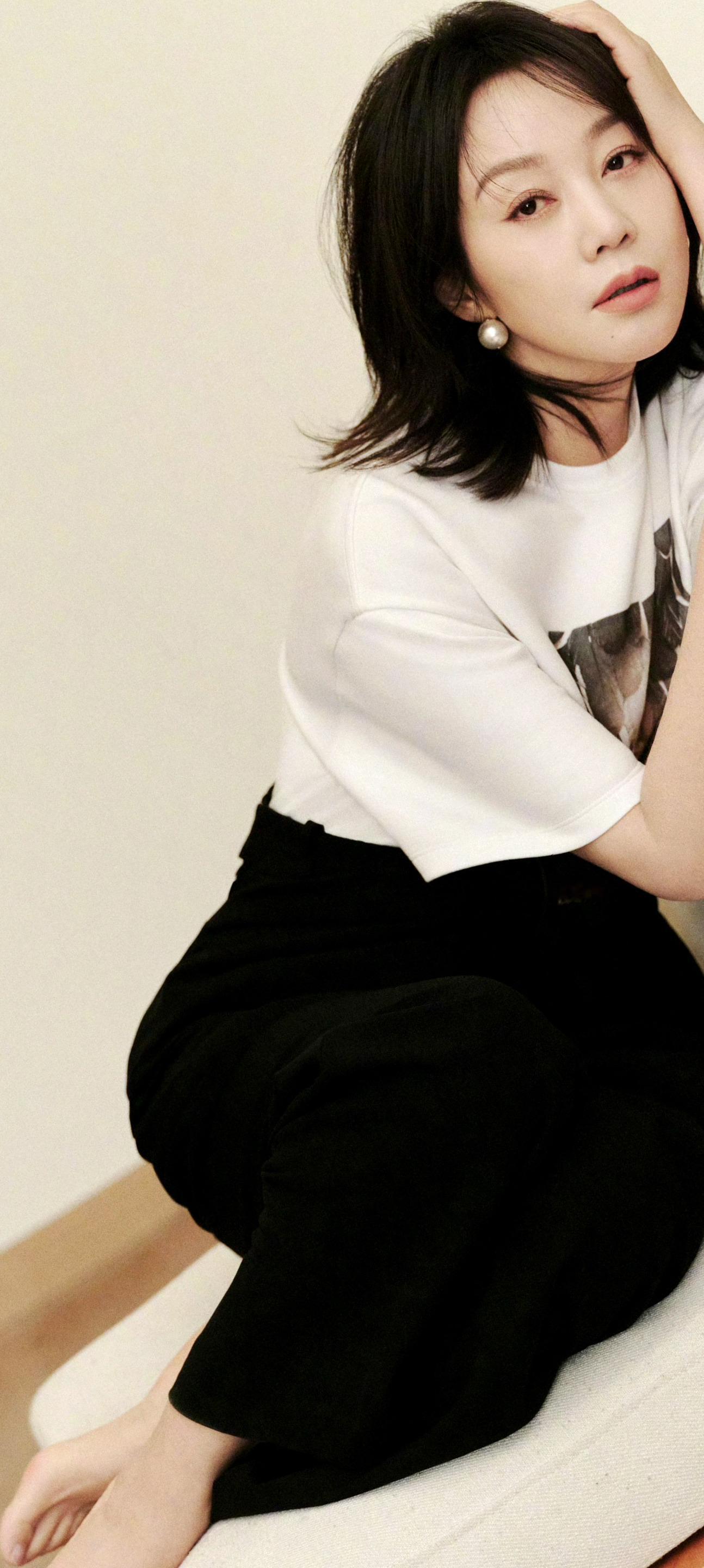 闫妮微醺的成熟美🤩🤩🤩时尚大片瑞丽[玫瑰]​​​