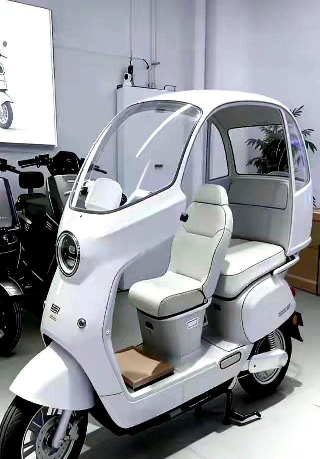 自己淋成落汤鸡算个屁啊。我最怕的，是回头看一眼，发现后座的小家伙，脸上的到底是