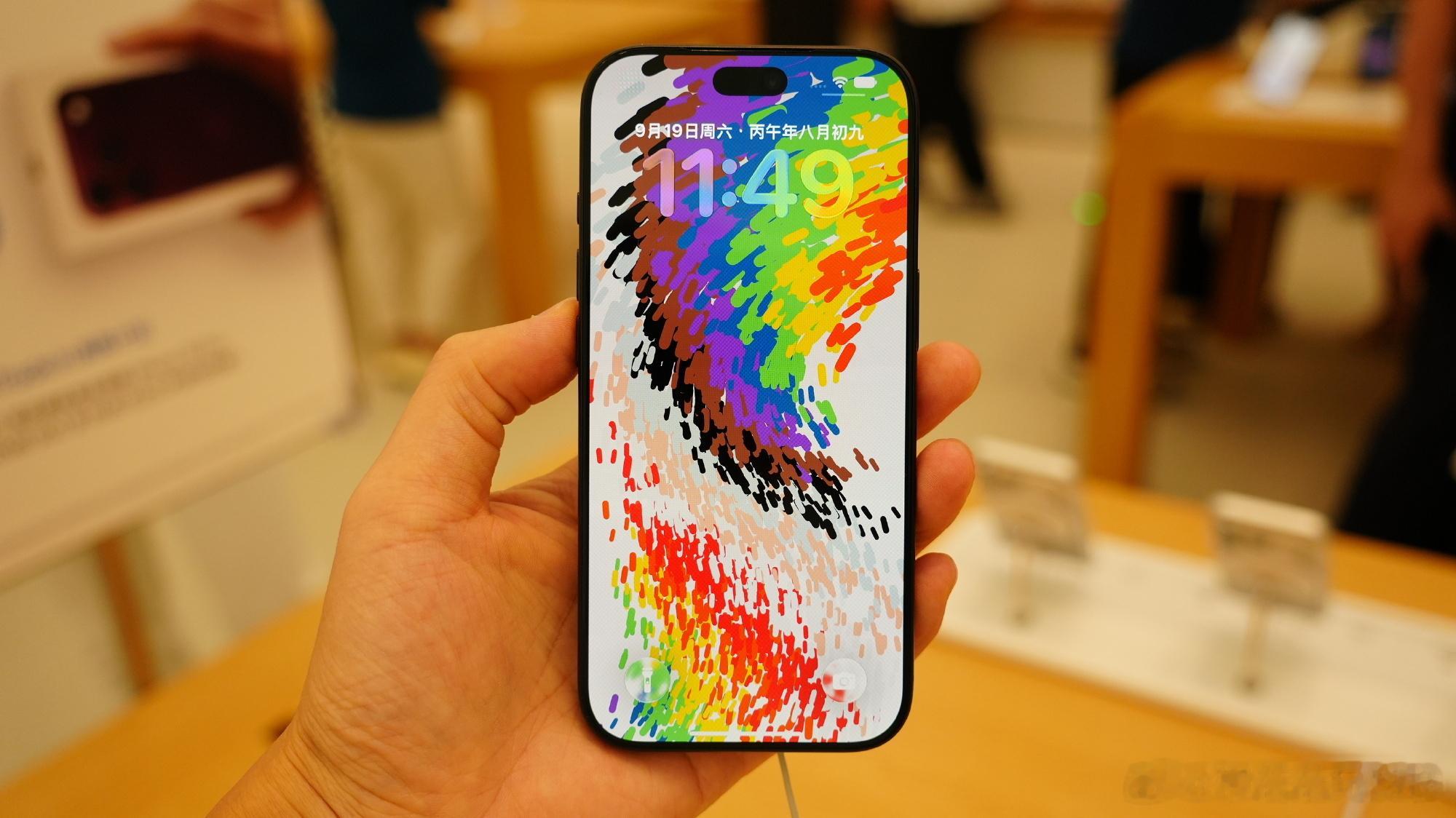 iPhone18Pro黑色版高清上手实拍图，今年黑色版一体性超级好，质感很绝
