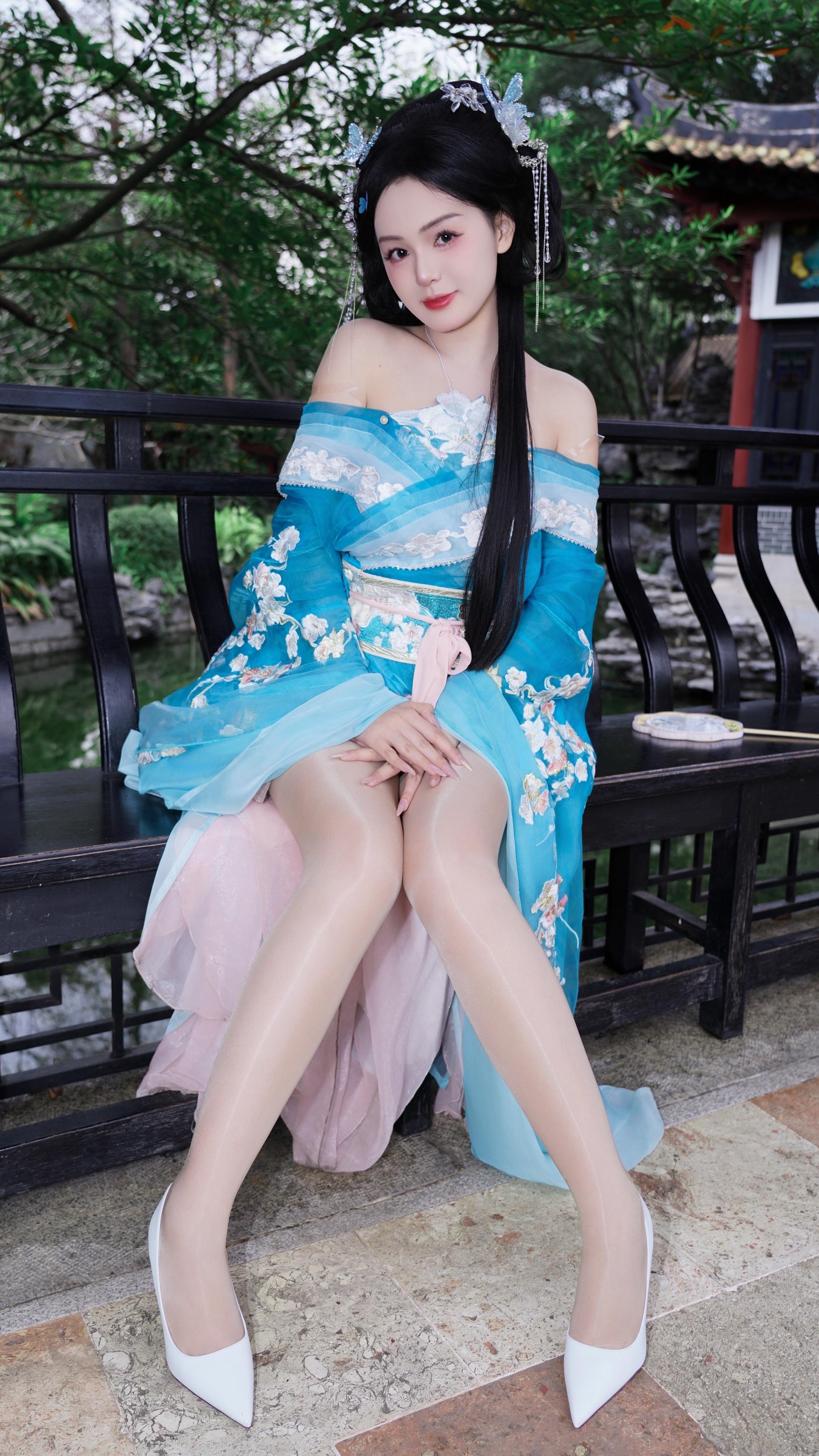 汉服。你们喜欢清纯的汉服小姐姐还是性感的古风小姐姐？