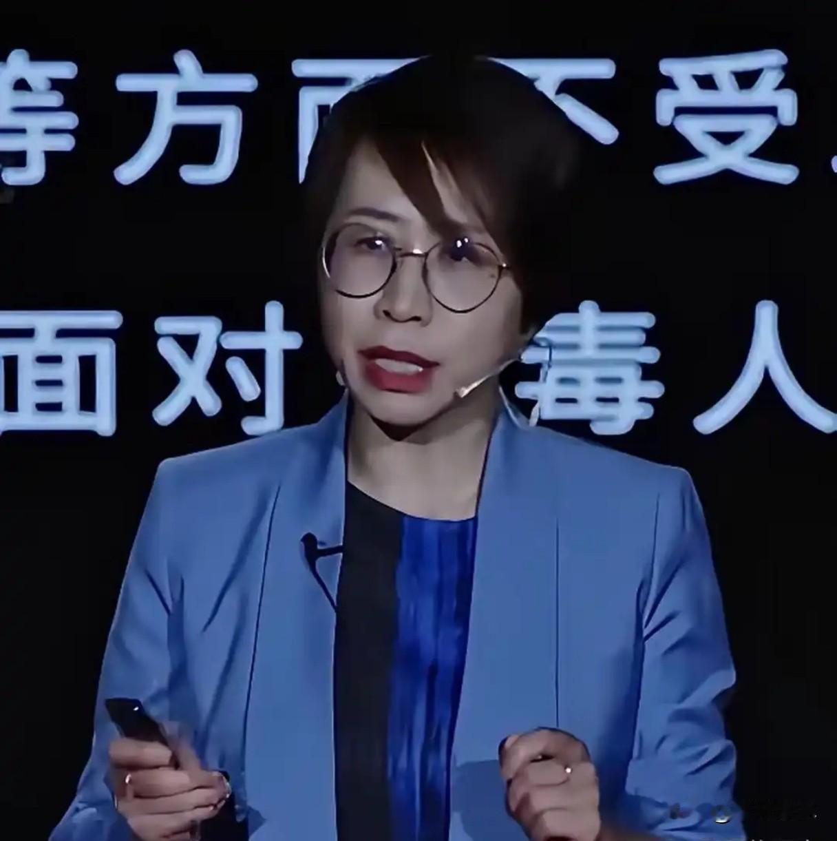 赵宏一句“不救人没错”在播客里炸翻全网——他说救人有风险，选择救人是拿命换道德，