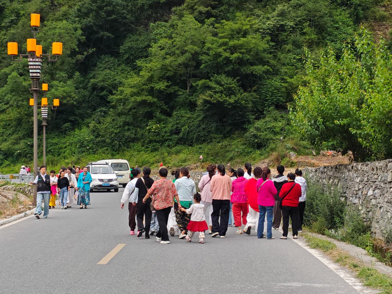 孟屯河避暑究竟怎么样？不黑不吹，确实是避暑的好地方！孟屯河在阿坝州的理县境内，