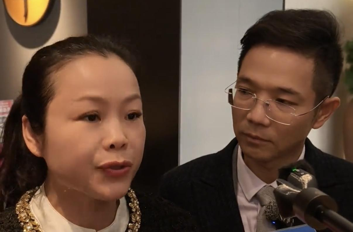 #入室抢婴案被害人母亲谈梅姨落网#【入室抢婴案被害人母亲谈“梅姨”落网：给了寻亲