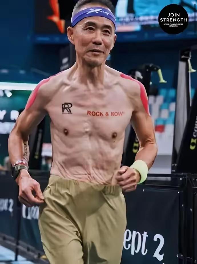 真搞不懂这个王石了，明明已经75岁古来稀的年纪了，竟然偏偏还能参加室内健身跑比赛