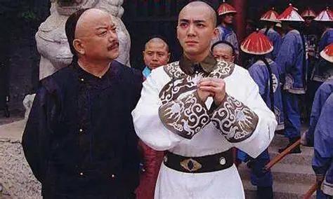 两次被判斩立决，两次被皇帝亲手捞出来。这个男人到底有什么本事，能让乾隆爷连法场都