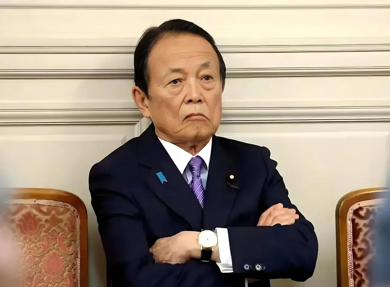 麻生太郎刚访韩说完“中俄朝是共同威胁”，李在明还没回东京，高市早苗内阁就快撑不住