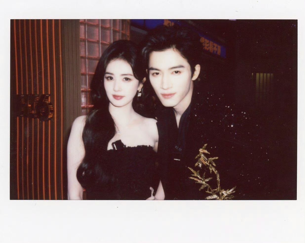 白鹿王星越拍立得照白鹿王星越hi6拍立得合照速速去看唐宫！娱乐