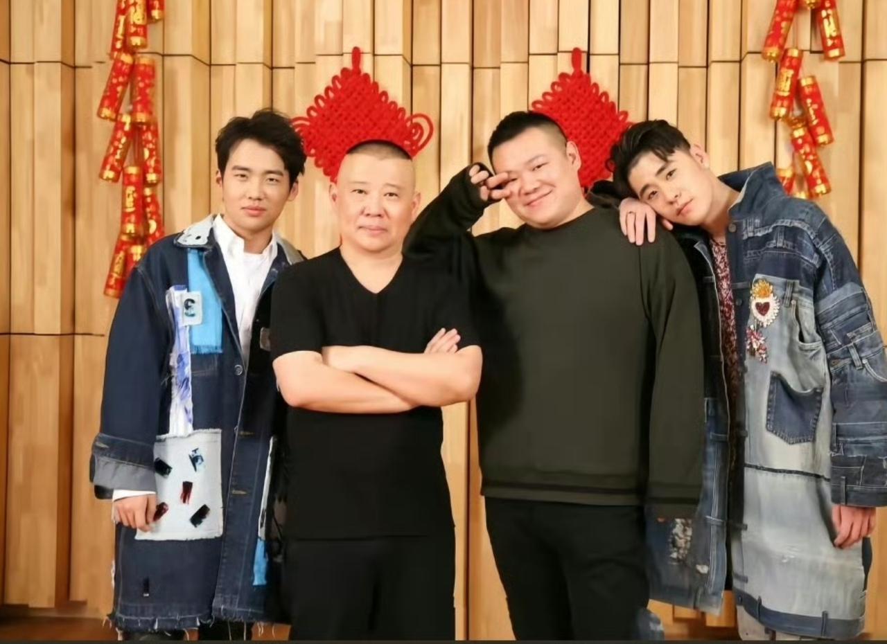 图上的这三个人应该算是德云社郭德纲的真正嫡系了吧？郭麒麟是自己的亲儿子，虽然不是