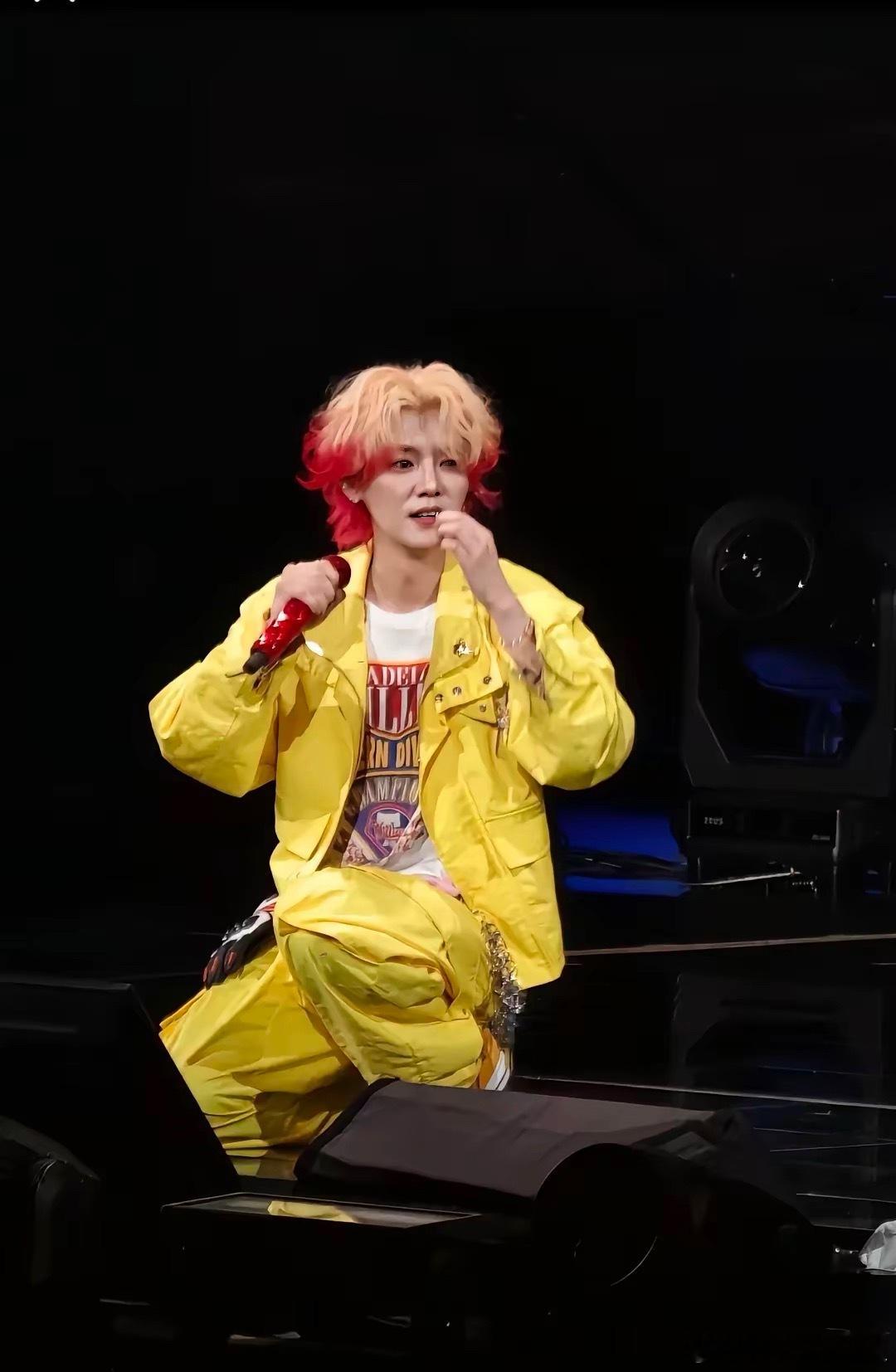 简直不敢相信自己的耳朵！鹿晗在他的演唱会上到底说的是什么？他说的还是中文吗？​鹿