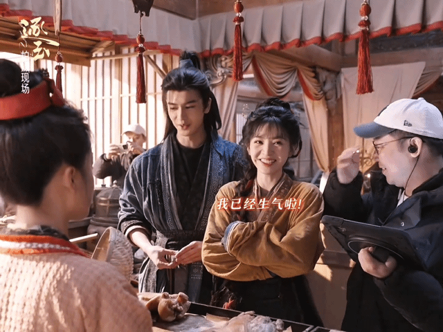 张凌赫在古装剧当一日店长卖猪肉这段真的好甜长玉随口一句想设计铺子徽标，谢征立刻上