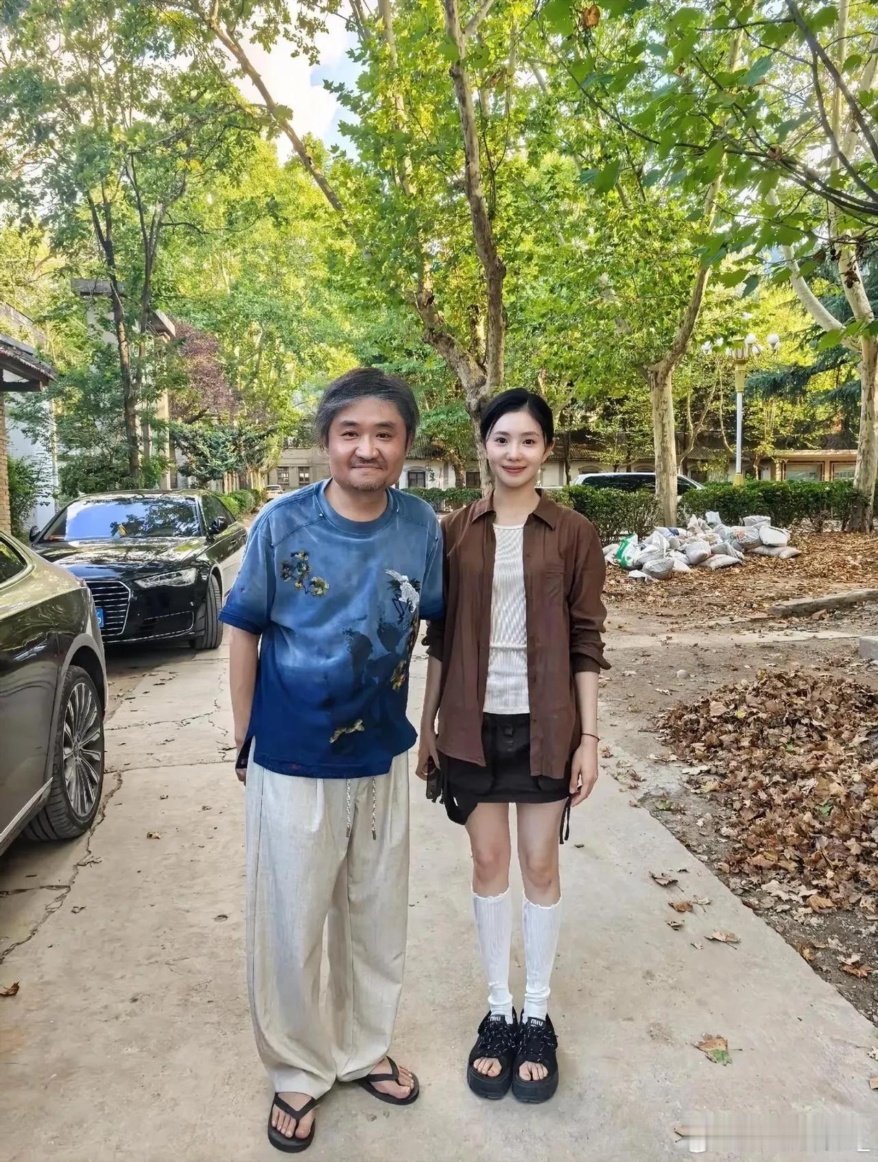路人的镜头，暴露了刘浩存的真实颜值，张艺谋的话，终于有人信了。首先不得不提到老谋