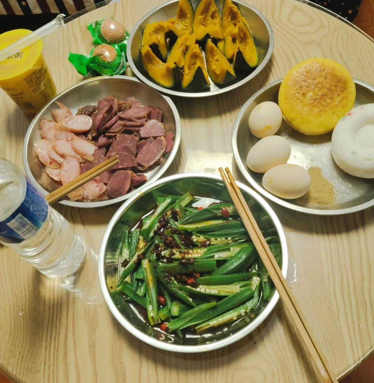 人真正歇下来的时候，才是越歇越累啊！前两天东忙忙西忙忙，打扫卫生什么的，没有真正