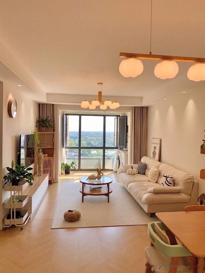 武汉楼市这个小阳春表现的还是不错的。武汉楼市跌了那么多年，跌幅那么大，现在武汉