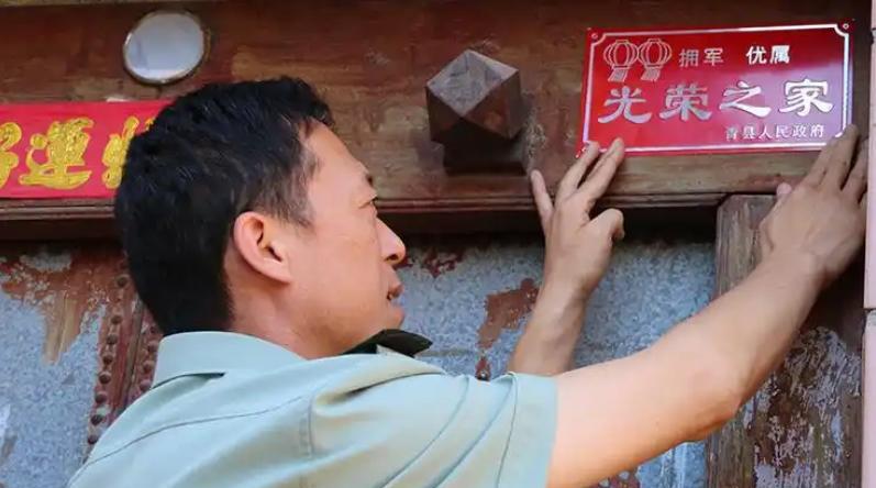 “还是中国男人吗？”江西有个04年出生的小伙子，去年刚穿上武警军装就反悔了