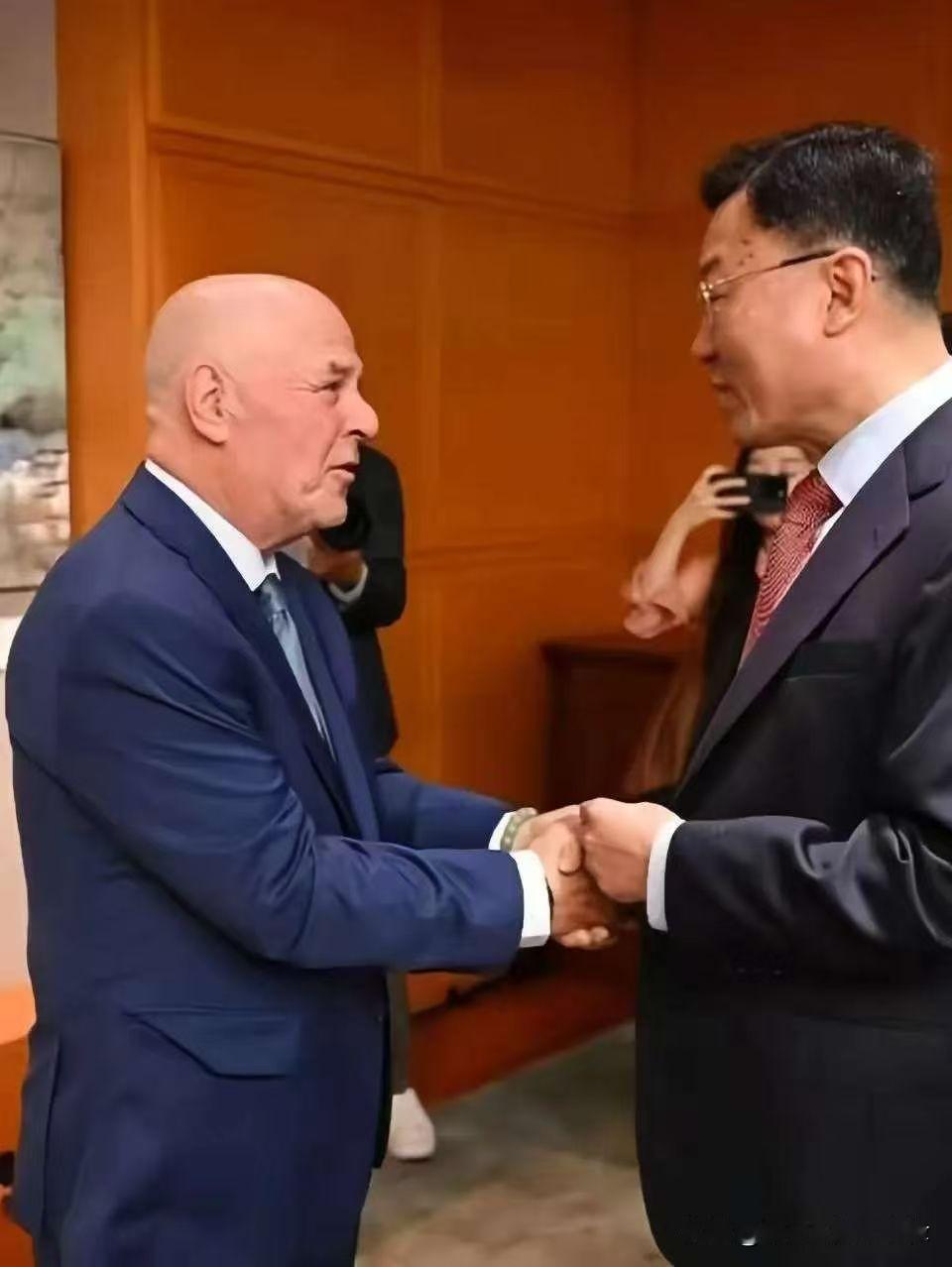 赛考斯先生发表演讲，非常成功！赛考斯先生在中国驻美大使馆和近千人一起欢度中华人民