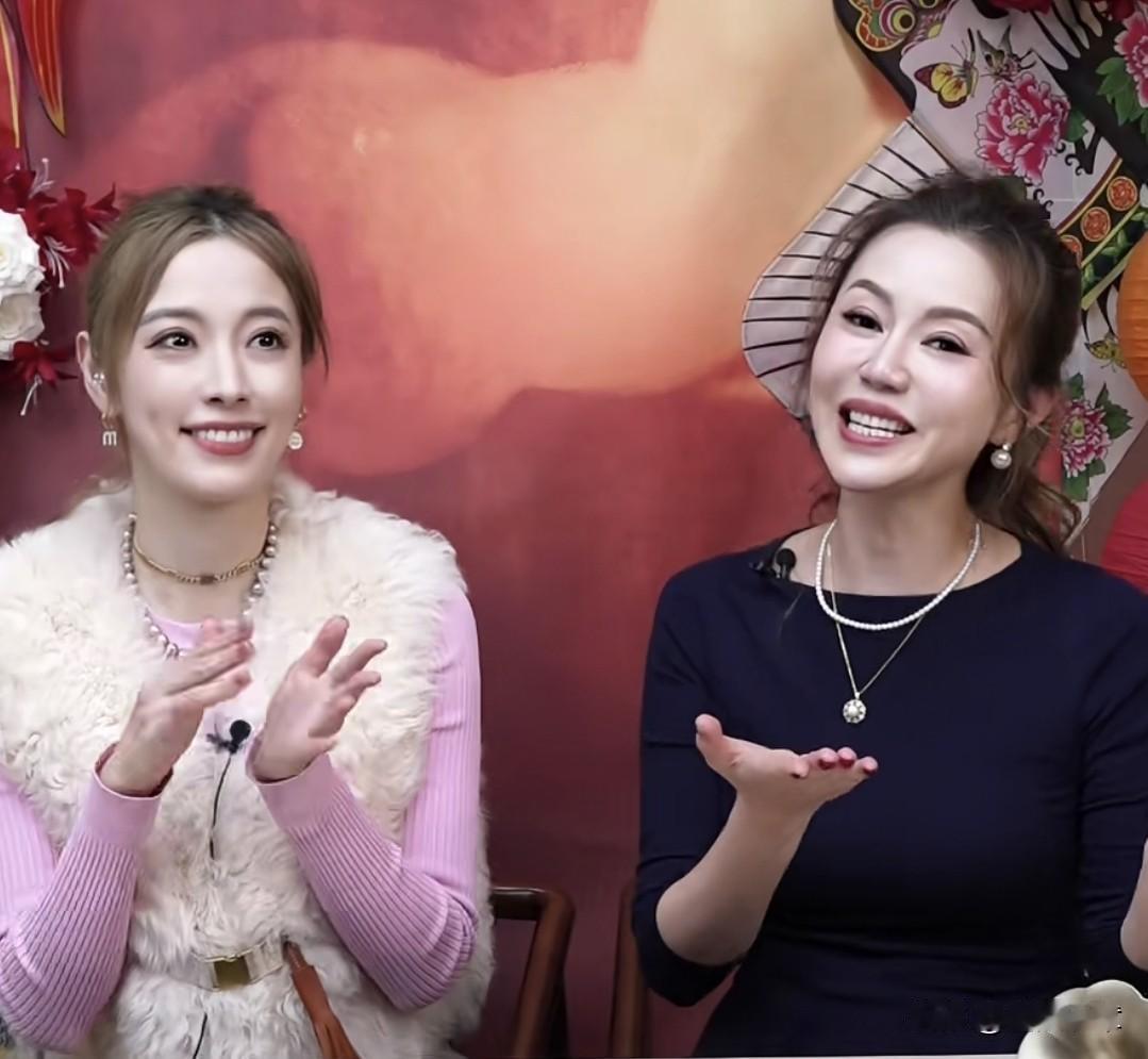 直播间面对被网友评论“变老”时，两位上海女主持人心态完全一致。1月31日晚间，
