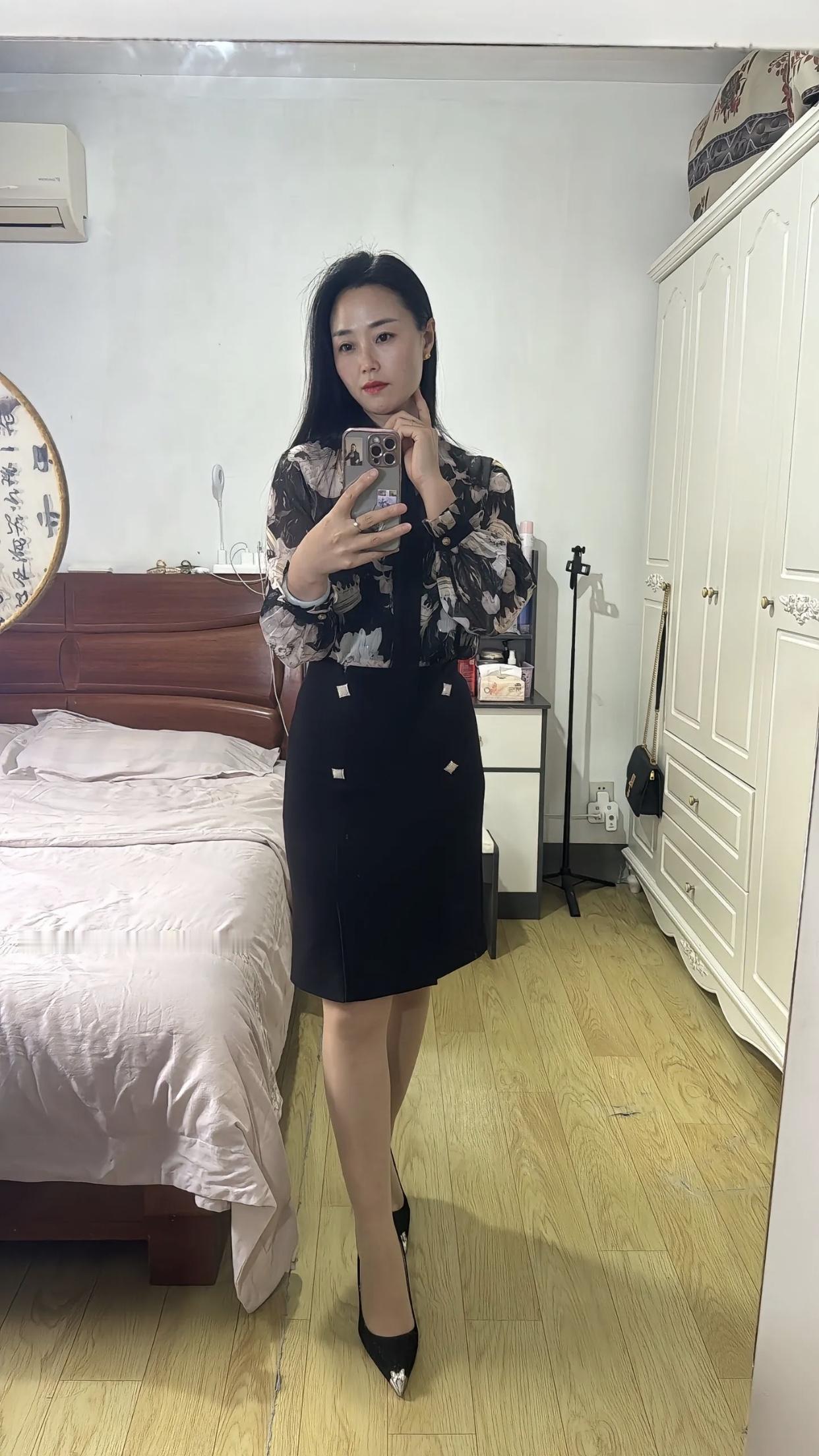 什么是女人的气质和魅力?有良好的仪态，站坐走都有姿态。