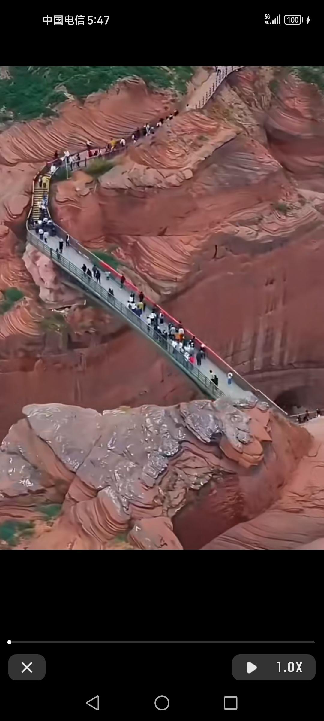 陕西波浪谷景区真的绝了，堪称中国版波浪谷奇观，还有火焰丹霞这一绝景。走进景区，就