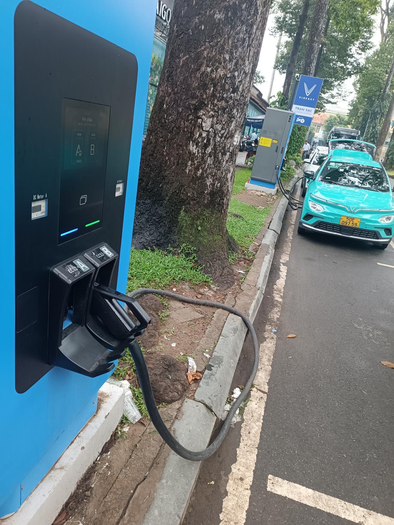 还以为越南的Vinfast有什么核心科技呢[呲牙笑]充电站的交变直机芯和整机都是中