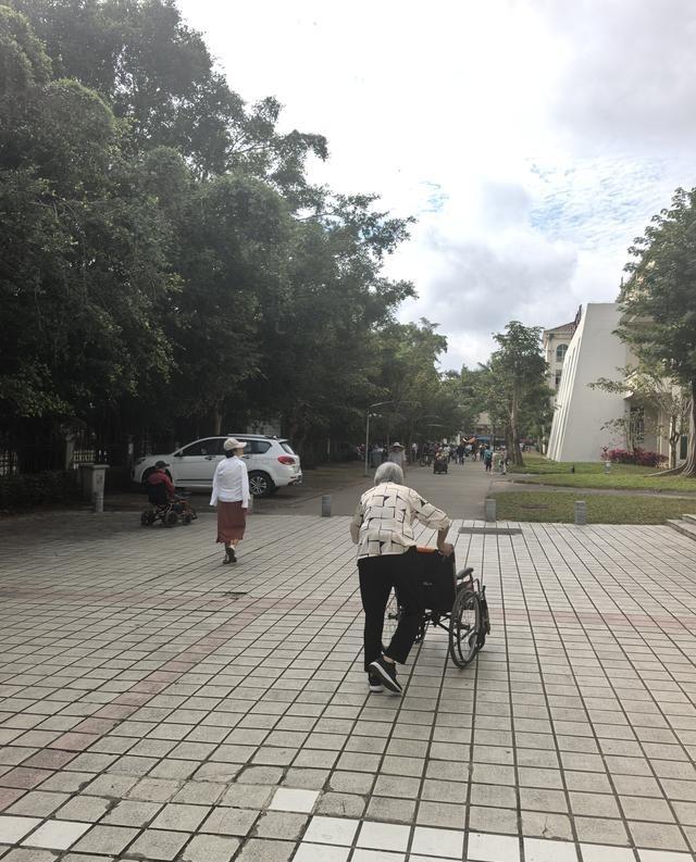 为什么海南人得脑梗的人很少。在海南小区我看到不少人走路歪歪扭扭，坐轮椅的。问其原