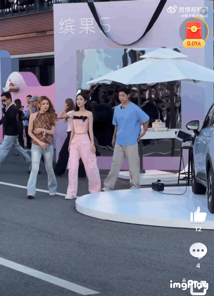 明星里面不少这个身材的，太瘦了不管男的女的，看着好吓人。很多女艺人纯靠饿瘦，不锻