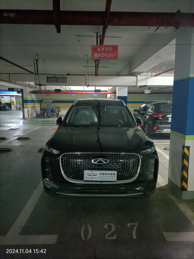 25款瑞虎8plus，好开油耗低提车一个多月了，这车缺点就是车头太宽了，底盘偏