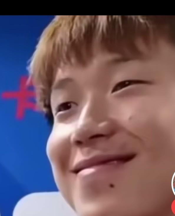 他看混双搭档的眼神，和看单打冠军奖杯一样。灼热。纯粹。一种近乎偏执的投入。