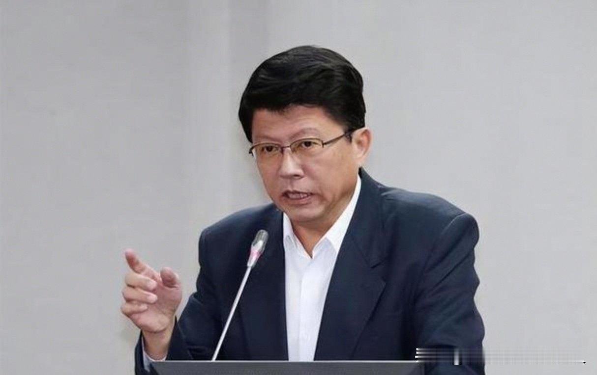 谢龙介本来是出来替蔡康永说一句公道话，结果一句“台湾还是一个有温度的国家”，把火