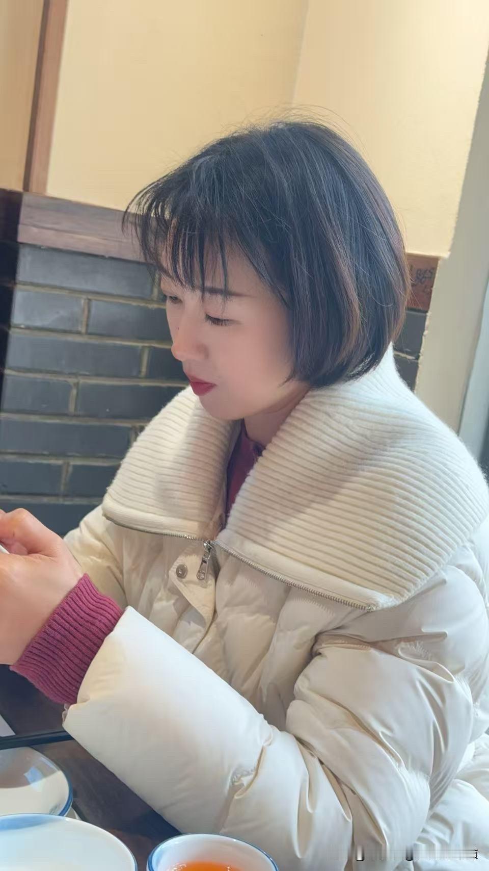 没有离婚的时候，很多人总是追我，给我买东西，送礼物，大半夜发暧昧的信息，我都不想