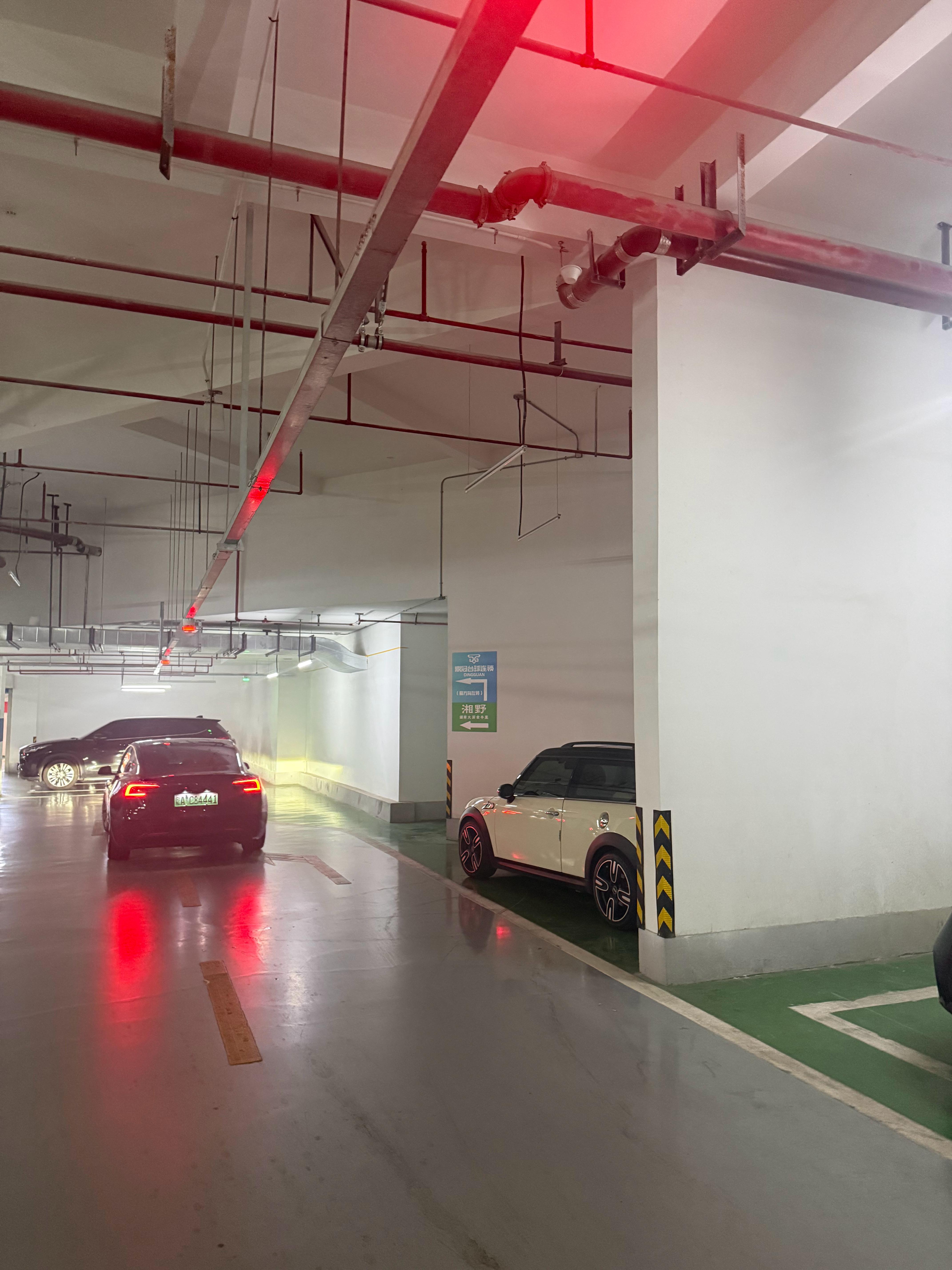 这就是小车的魅力，只有它能停的位置