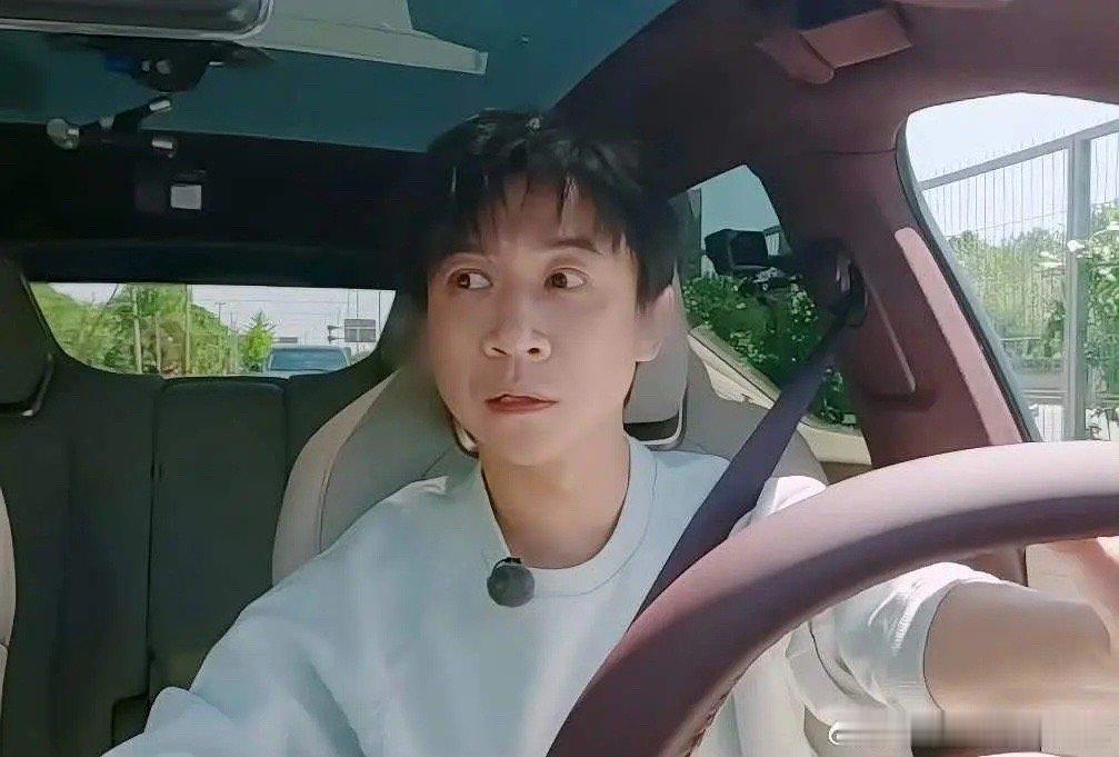 张维伊董璇婚宴饭店人均价格我一开始以为他是带单耳机，我怕打扰别人，经常带耳机，有