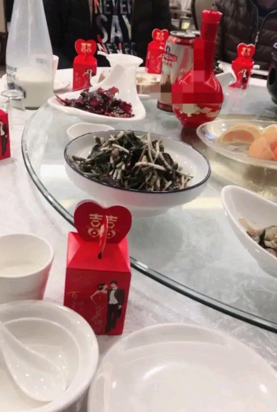 参加我亲戚的婚礼，简直颠覆了我的三观！​1.彩礼8万8全退，也没有陪嫁​2.