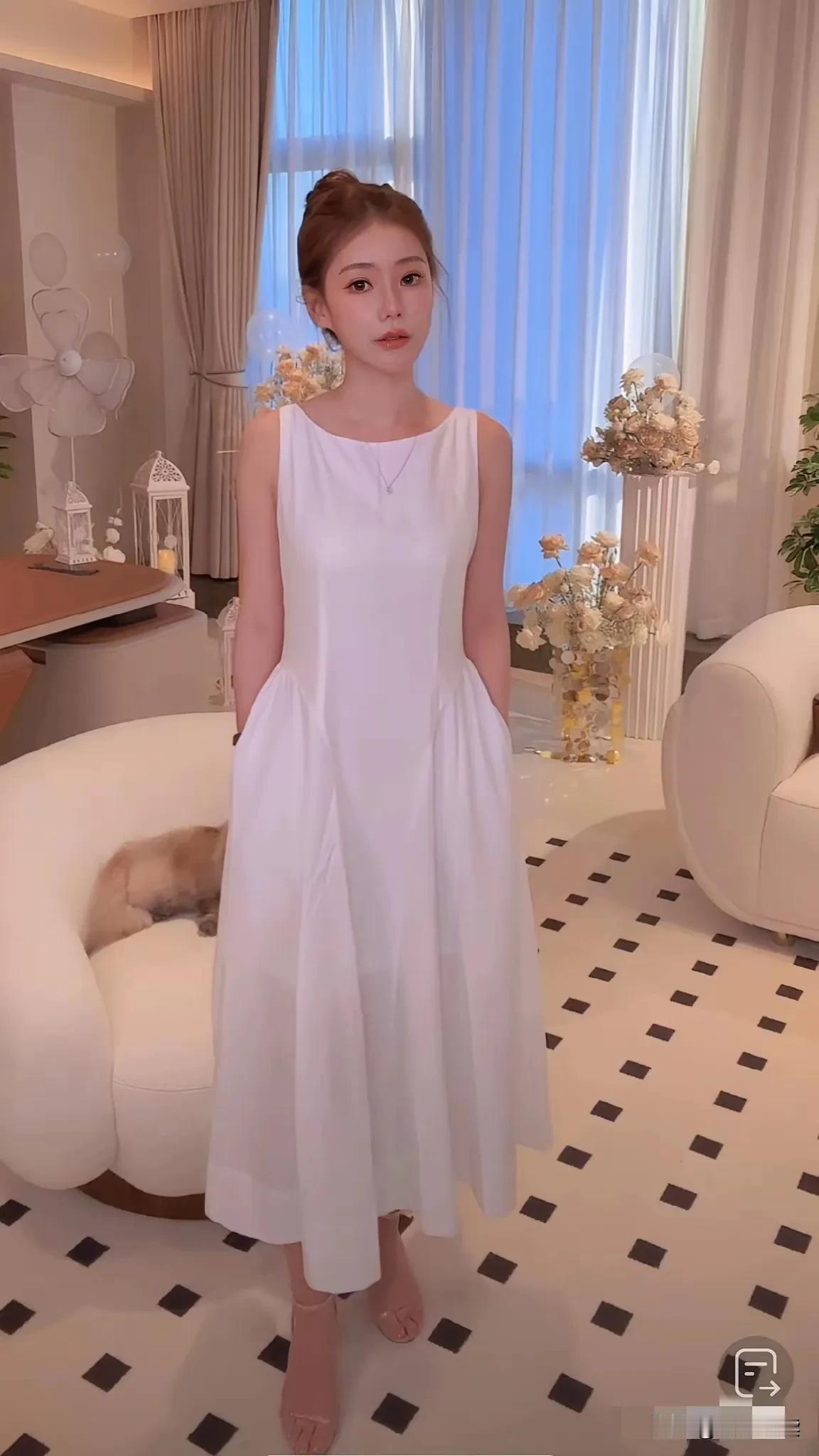 马筱梅又弄巧成拙马筱梅正在直播穿着售卖的白裙子一开始看的确挺美但