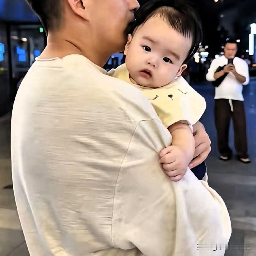 相由心生这句话，还真不是瞎扯就拿汪小菲来说有了小儿子汪吉辰之后，整个人的