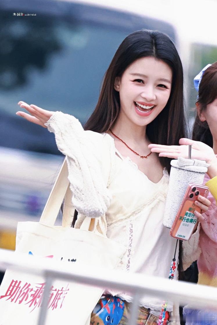 孙怡回浪姐宿舍孙怡这一组宿舍照，甜而不腻，活力满满，完全就是《亲亲》组该有的样