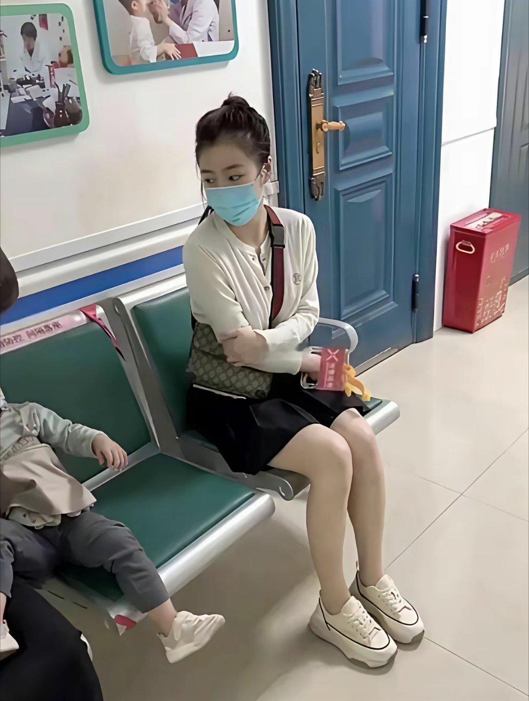 就想知道这手是怎么进去的？