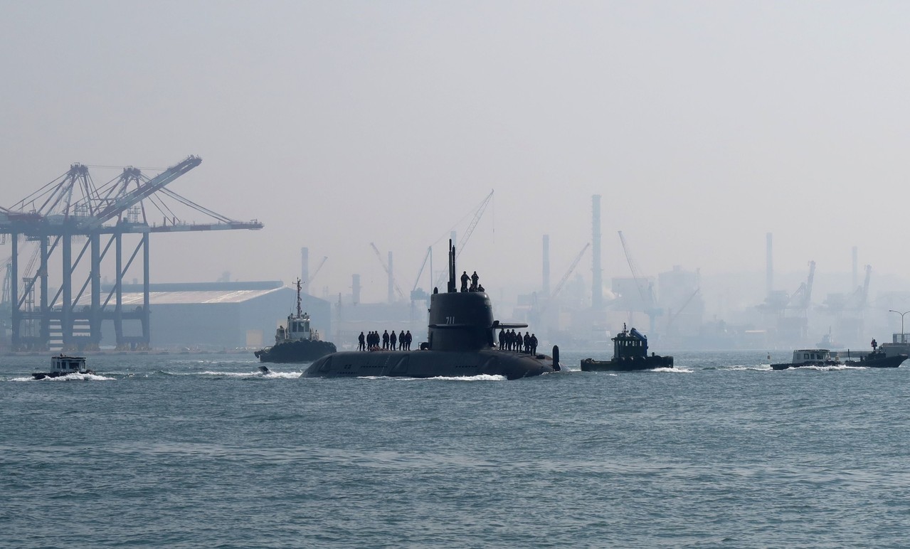 “海鲲”号首次出海潜航测试, 据传计划6月交付