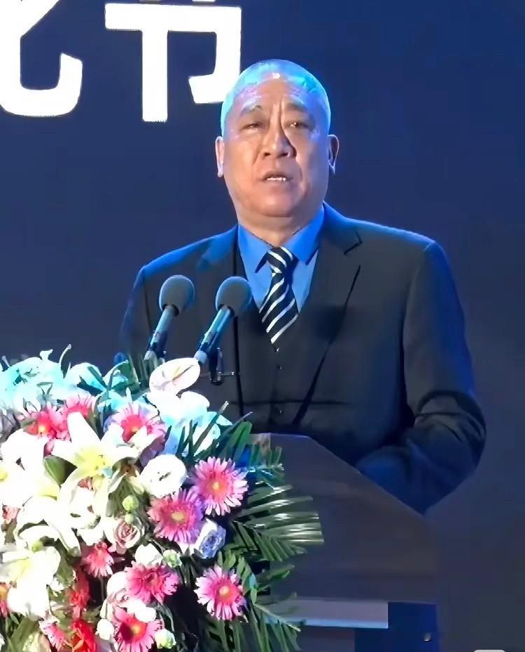 不少人想去崔培军的河南矿山上班，提醒大家：不是招人严，也不是缺岗位，这点要想明白最近河南矿山因为老板