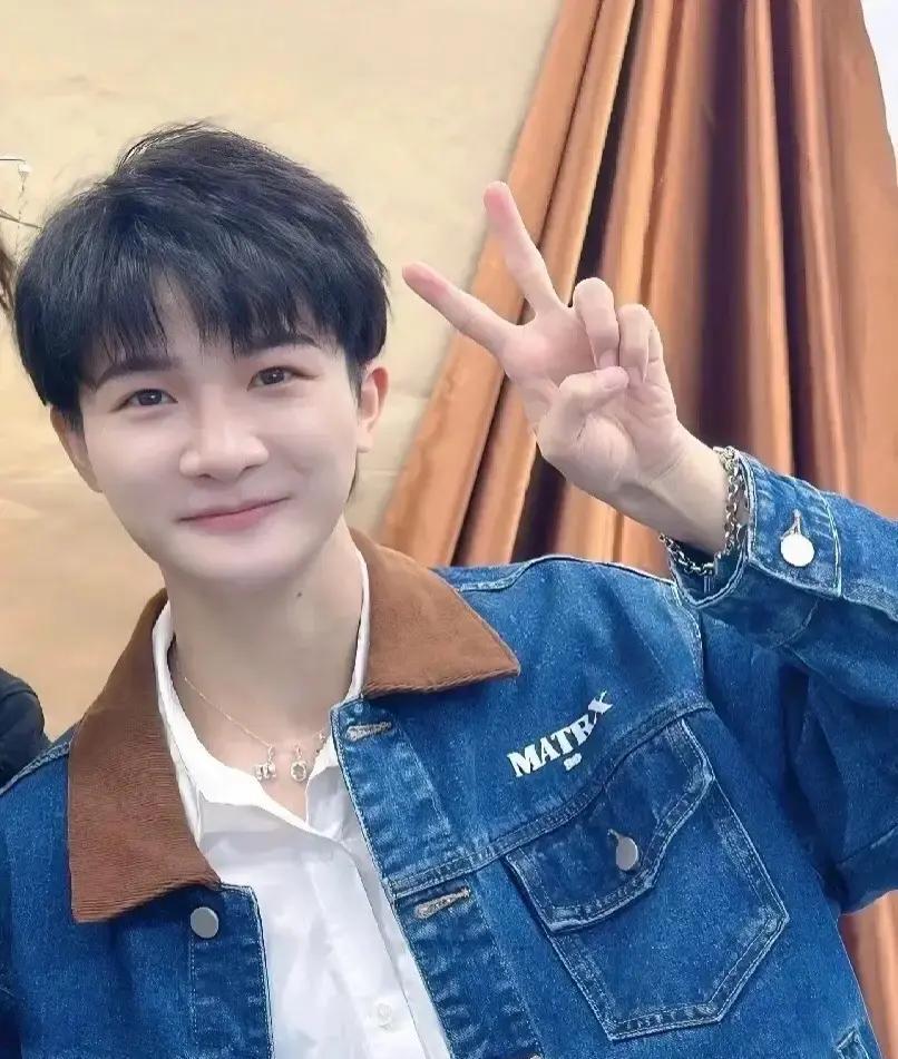 一晚跑三场，周深到底在哪唱？央视直播，北京卫视录播，B站提前拍。时间