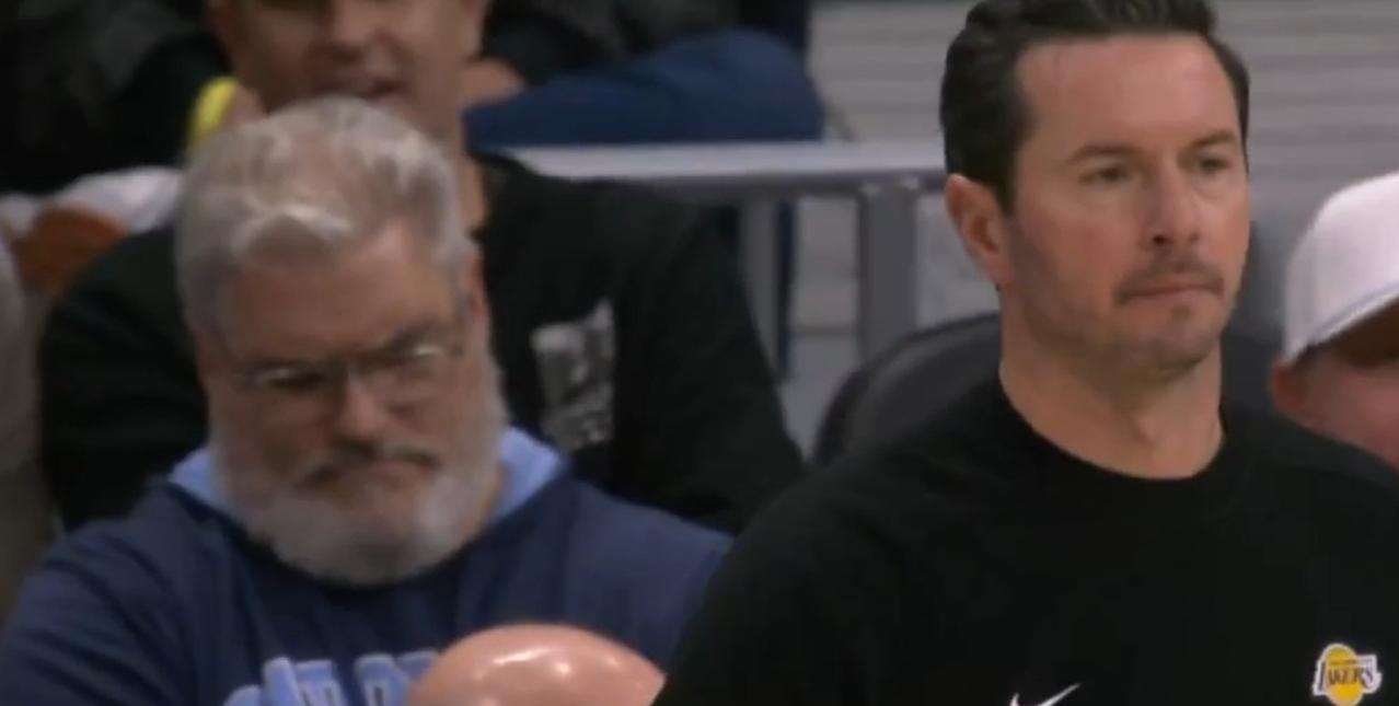 惨不忍睹的湖人防线这么下去要崩盘，雷迪克的防守策略必须要调整。湖人跟黄蜂队第一