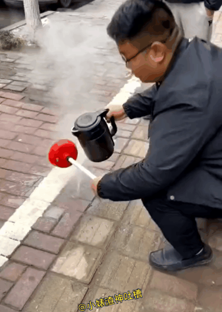 一辆车半年能降三万，比股市跳水还利索，你说4S店还撑得住吗？现在买车是真便宜，