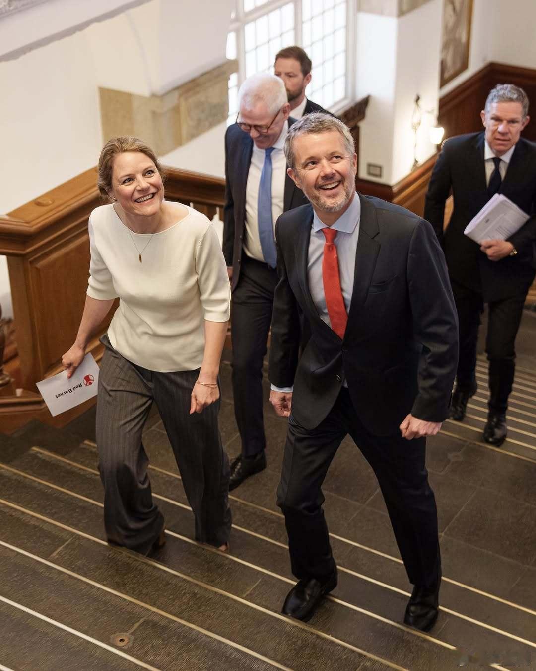 丹麦王室🇩🇰🇬🇧🇪🇺5月12日，弗雷德里克国王出席“保护儿童和家庭