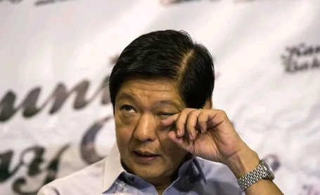 马科斯自上任后颠覆了南海政策，全面倒向美国，这一举动导致中国投资者撤离，中菲贸易