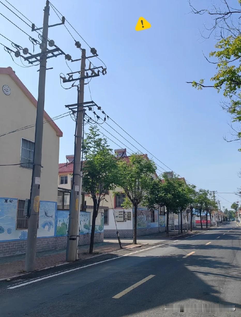 国庆回家见了不少亲戚，发现大家过得并没有想象中那么好。堂哥背着房贷，听说已经