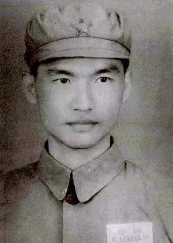 1947年，国军少校被俘，连长正要审问，他却摇头表示：同志，你级别太低，只需上报