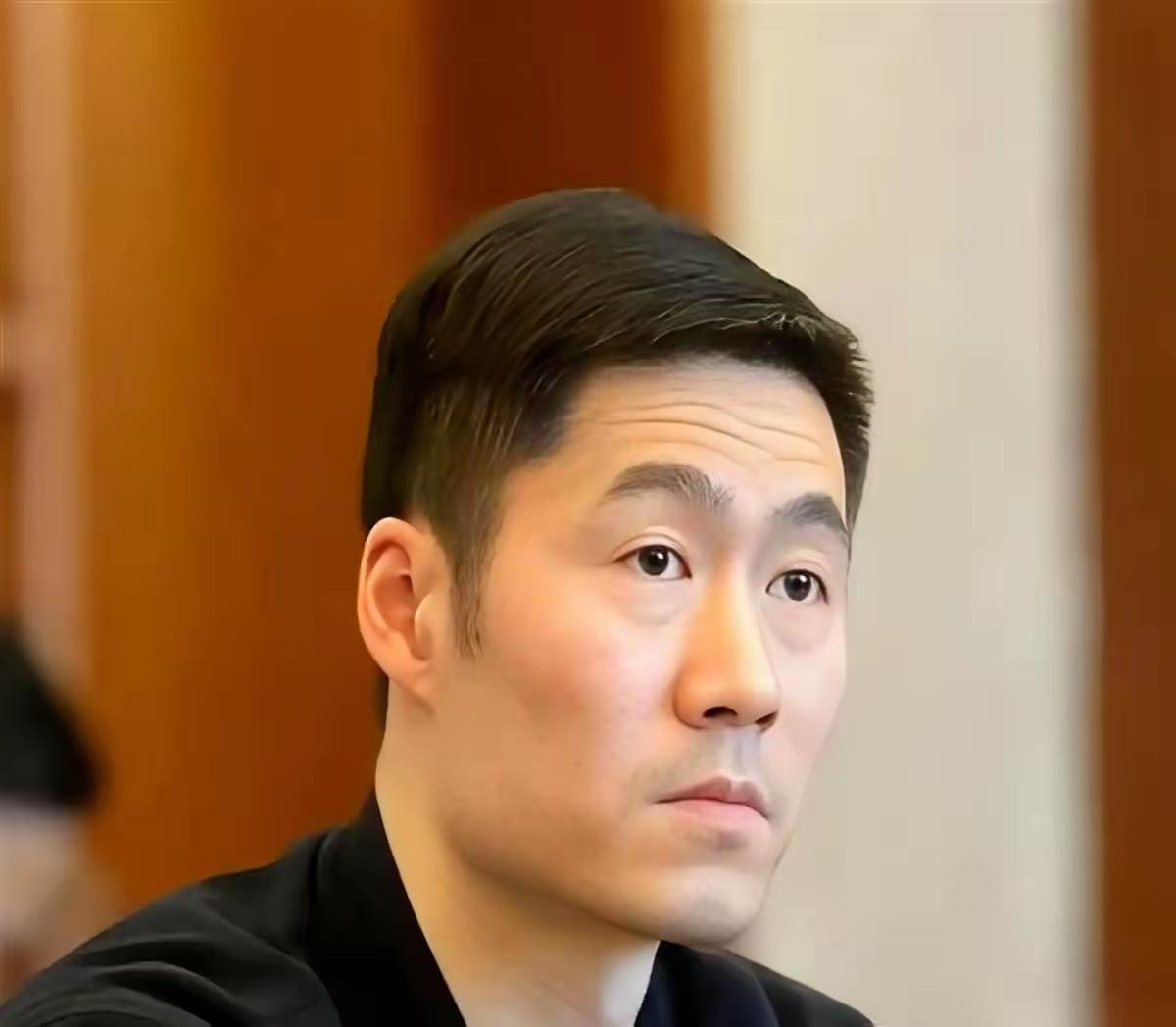 王励勤怒了，整个乒坛都炸了锅。亚运会名单出来了，梁靖崑、王艺迪、陈幸同，三个