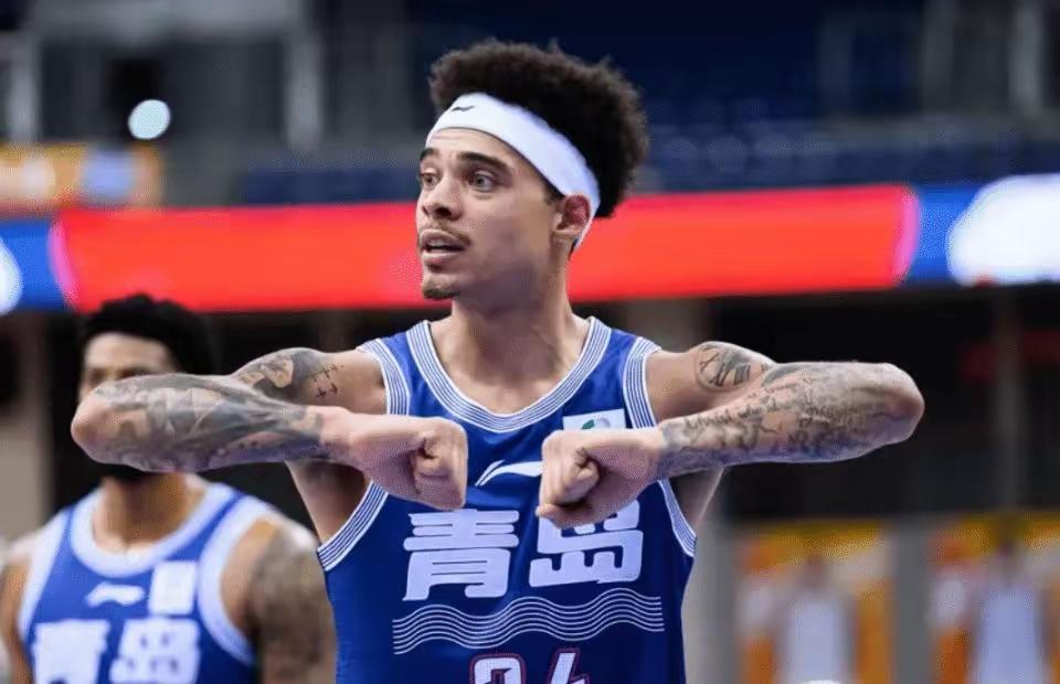 比赛的结果不出所料，实力更强的北京北汽客场95：90险胜青岛崂山啤酒，豪取三连胜