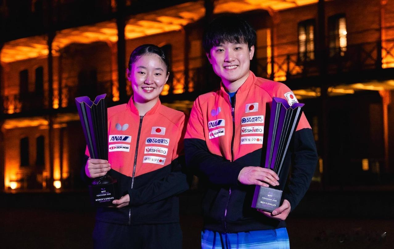 张本智和发文，庆祝自己拿下WTT横滨冠军赛男单两连冠，和妹妹张本美和携手包揽本站
