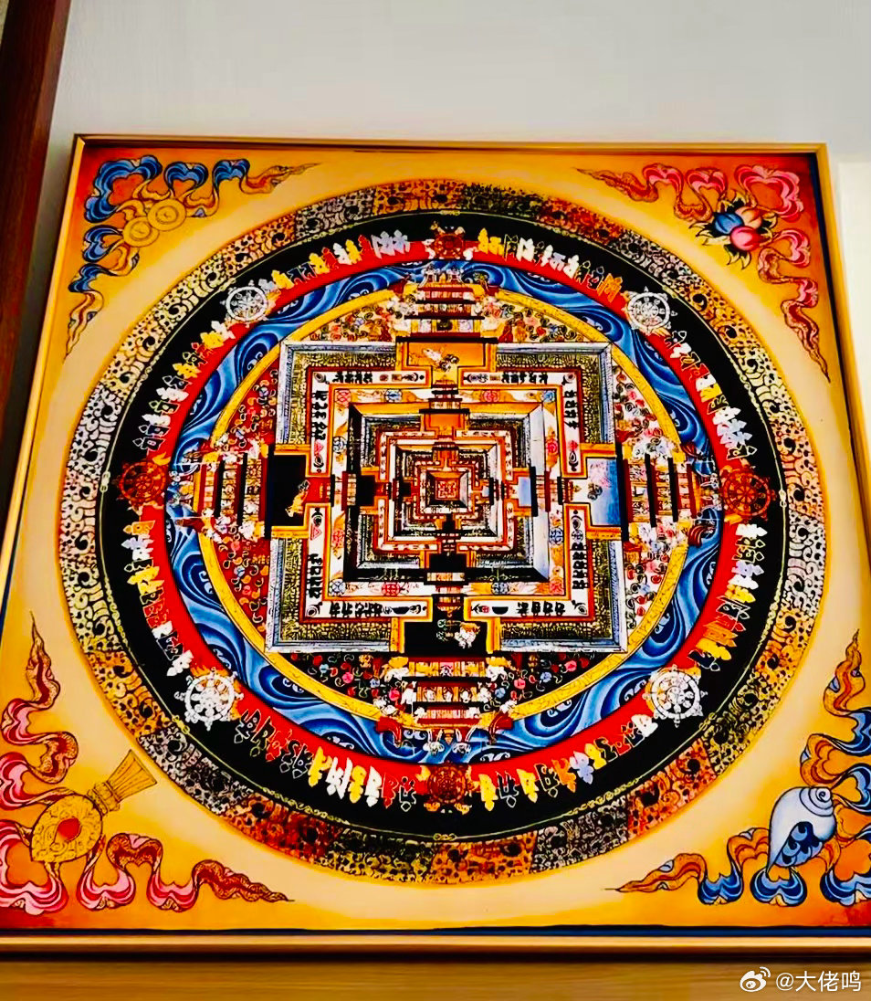 藏传的“坛城”一直是我非常喜欢的题材外圆内方层层渗入，可以是修道场亦可以是大家