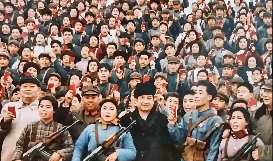 1971年，柬埔寨的西哈努克亲王到访南京。许世友将军热情相迎，一起陪同的还有叶剑